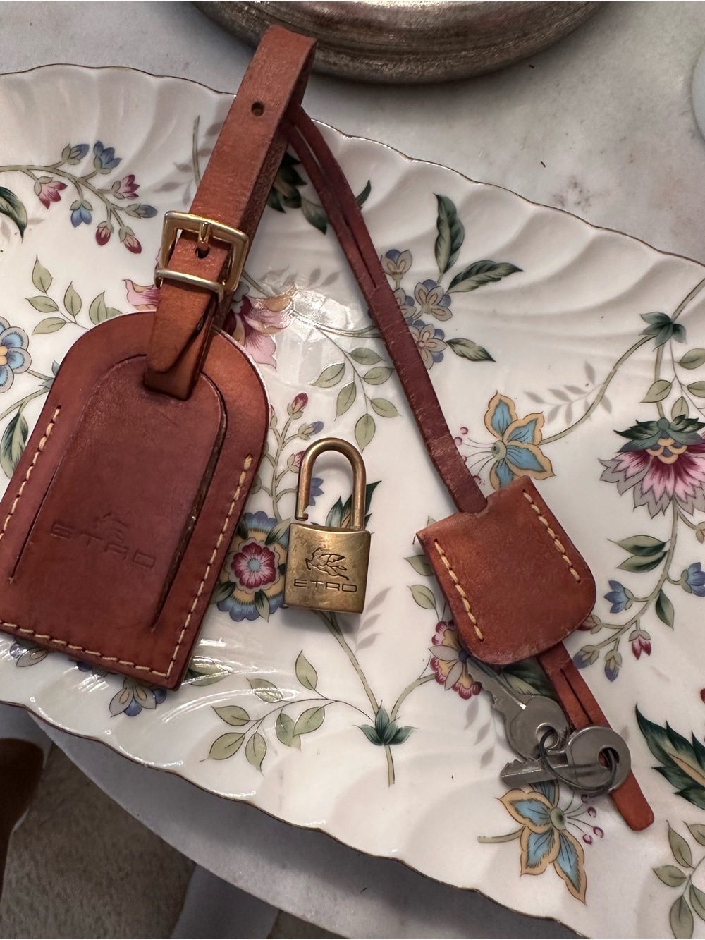 Rare  Authentic ETRO Leather Luggage Tag, Lock & 2 Keys Set Clochette